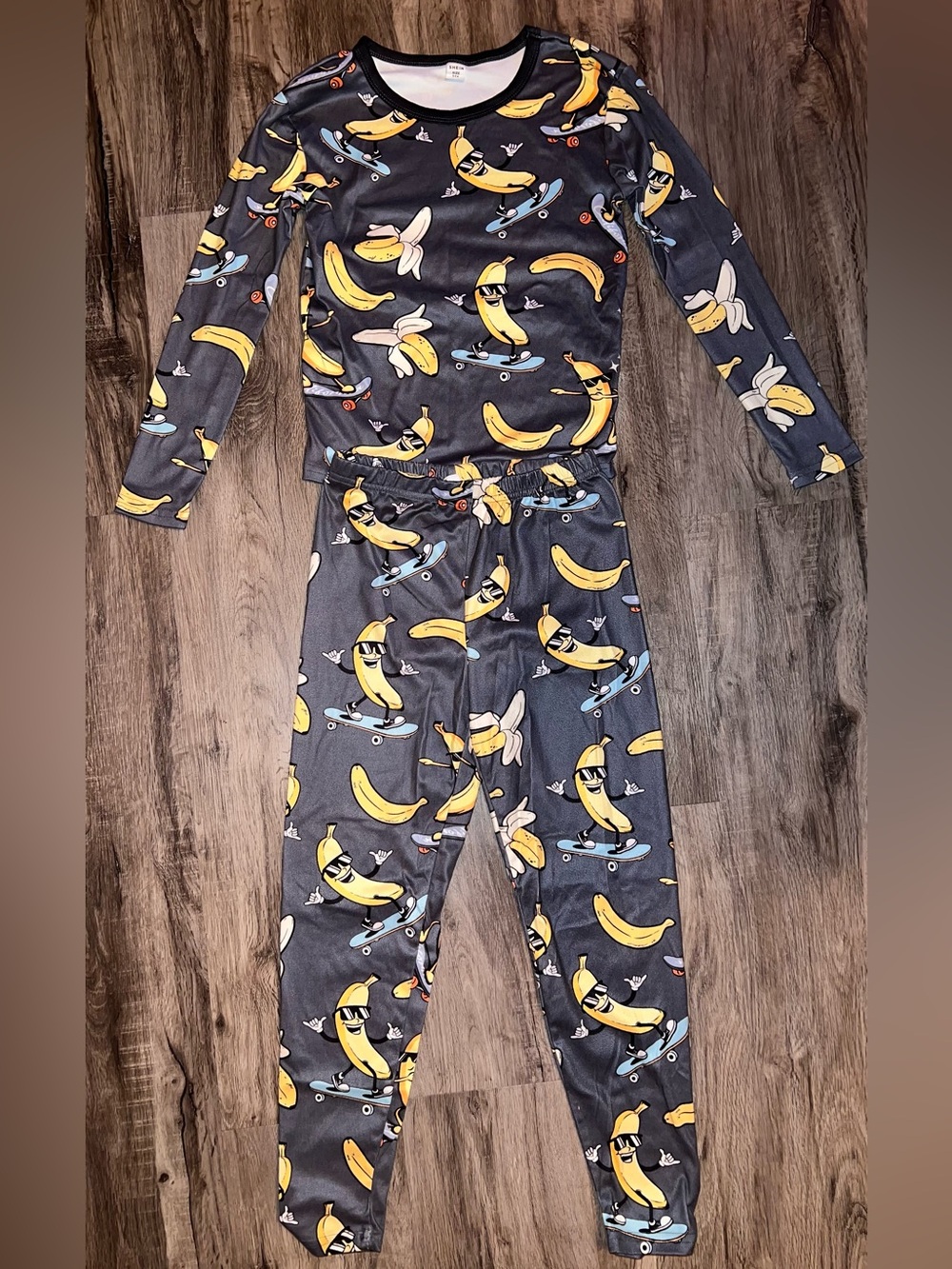 SHEIN Kids Banana Skateboard Print Pajama Set - Black & Yellow